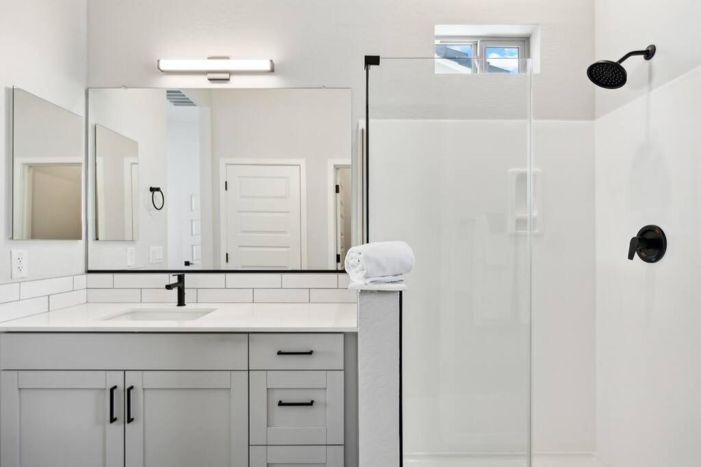 Dreamlight Modern In With Pool,bbq